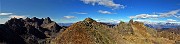 63 Panoramica su Cima di Valle Pianella (2349 m) con Trona a sx e Torrione di Mezza Luna a dx